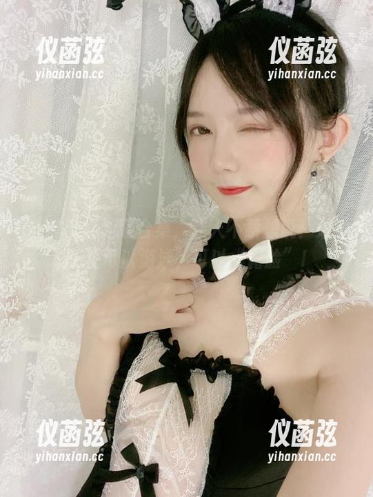 51酱黑红泳装合集，让人不禁想说：泳池不止可以游泳，可以“露脸”!