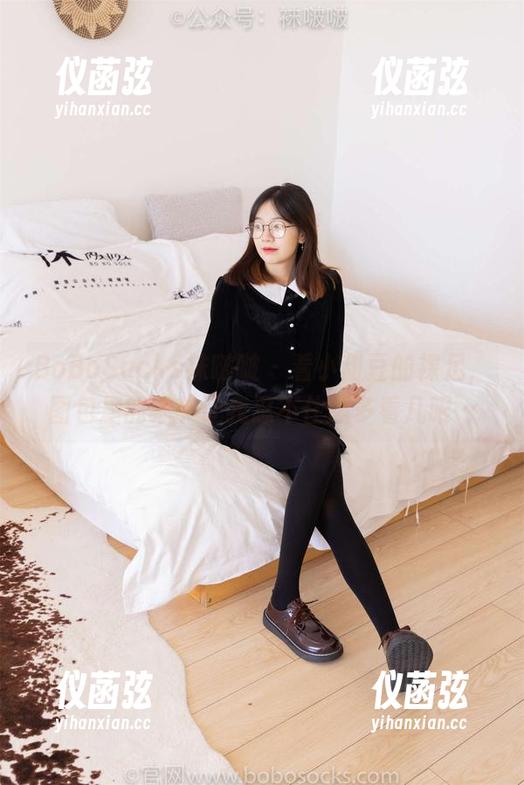 BoBoSocks袜啵啵 - 看小甜豆的裸足，图包里的细节让我忍不住想多看几眼…