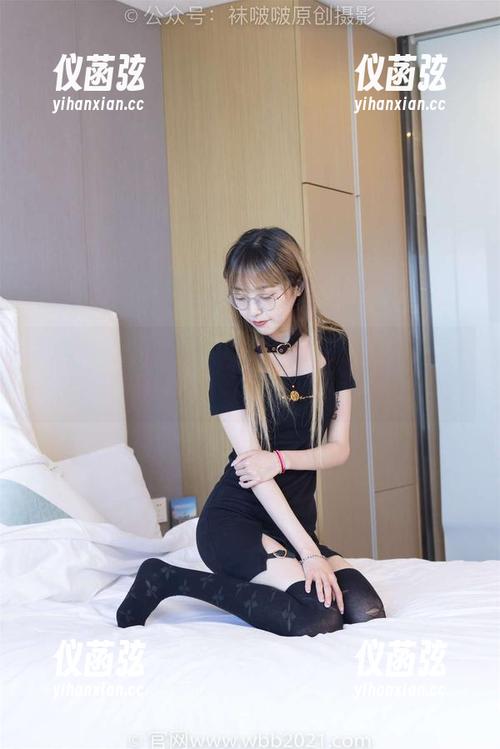 BoBoSocks袜啵啵 - 熊熊的图包：白色棉袜，一天不踩真的无趣