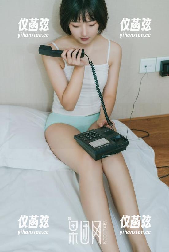 GIRLT果团网 - 在线看周妍希的居家，合集里有种冷冷的迷人气息，也许我该学习一下。
