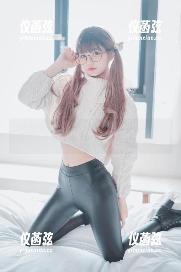 找不到更好词形容，原图里Jenny(정제니)的妹妹总让人停留。