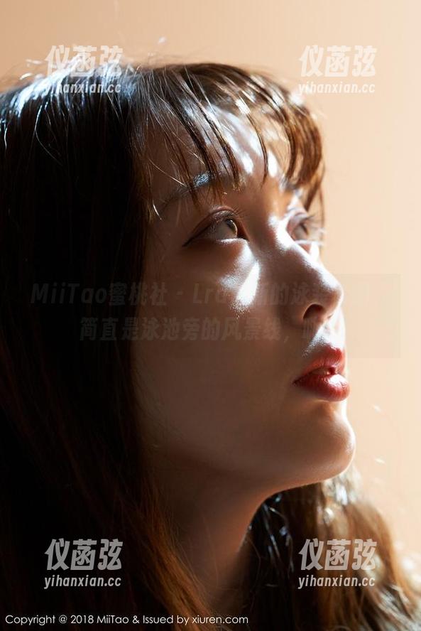 MiiTao蜜桃社 - Lra最新的泳装套图，简直是泳池旁的风景线，嗨！
