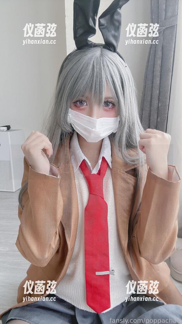 继续被长腿吸引，PoppaChan更新的写真好像在说：腿才是王道！