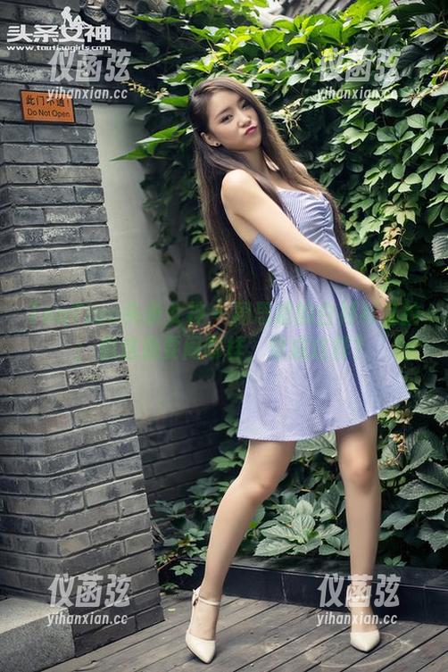 TouTiao头条女神-周思超 TouTiao头条女神 - 周思超的白衬衫私拍:你这是要闹哪样,穿成这样?