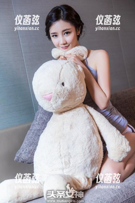 TouTiao头条女神-小如镜 TouTiao头条女神 - 小如镜的比基尼,图库里高清得令人咋舌