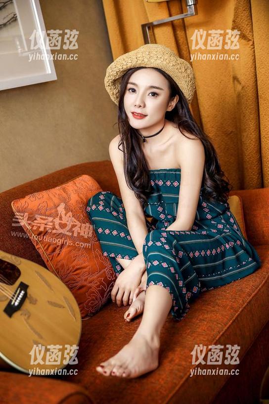 TouTiao头条女神 - 在户外遇上张梓柔，这组图片可能会让你心中默念：为什么我不是她？