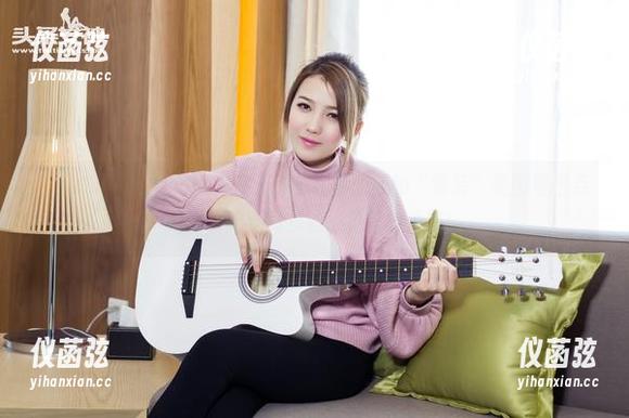 TouTiao头条女神 - 每天都想在李丽莎的“套装”美图里捞点风格，结果竟找到了更新的乐趣！