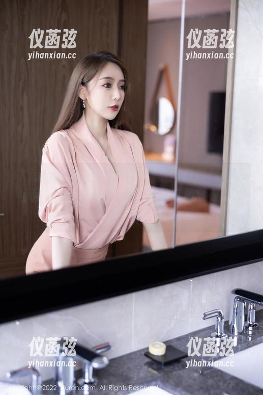 Xiuren秀人网 - 私拍合集：唐翩翩圣诞特辑，虽然没什么传统，但好像就是这样特别了！