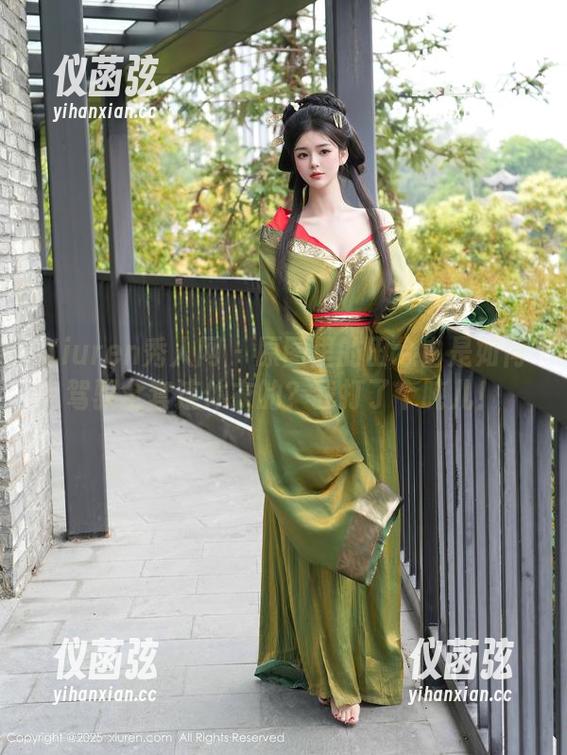 Xiuren秀人网 - 原图里的田兮白是如何驾驭全套连体衣的？我打了个盹儿！