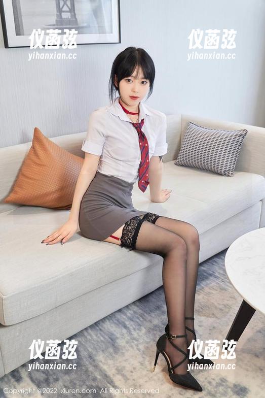 Xiuren秀人网 - 蕾蕾醒了没的毛衣写真集，分享她的风格从此我不再孤单！