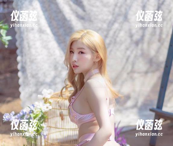 不得不提，Yebin(전예빈)在沙滩上的最新原图，活脱脱的夏天写照。
