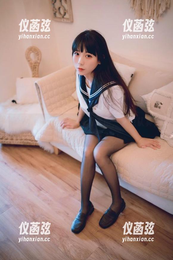 usejan蓝蓝的JK奇幻套图，有点认真，又有点傻气？