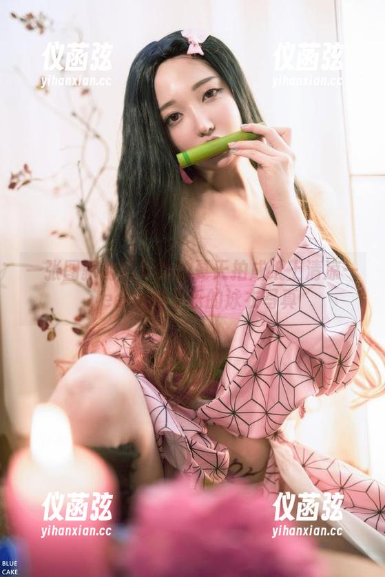 一张图就能把炎热的夏天拍成纸上清凉—yeeun孙乐乐的泳衣写真