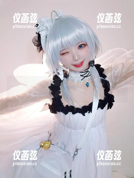 我在这边盯着伊喵君_Nya的黎塞留泳装套图，水都快开了锅！