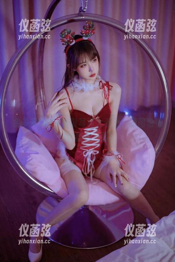 余多多Dudu 余多多Dudu圣诞写真大奉上,原图也有她的叛逆一面!
