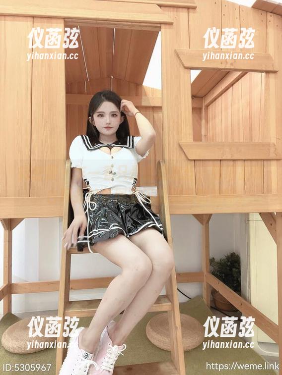 微密圈 - 乍一看只是普通灰丝，细细品味，古阿扎的套图就闪现别样的韵味。