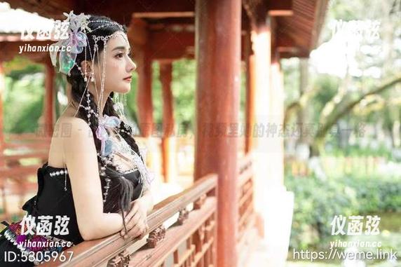 微密圈 - 古阿扎的原图私房，视频里她的神态还真别具一格