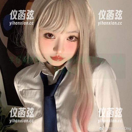 牛仔裤图包：嘎潼在那儿摇来摇去，真心有点儿逗