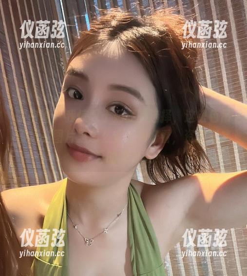 微密圈 - 我惊叹于奶雯的选择，这银色吊带裙在图片里怎么看怎么好看，资源到底是真的还是假？