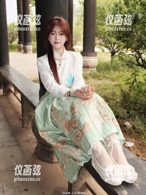 小众视觉 - 小薯条的高清原图，秘书范儿到位！