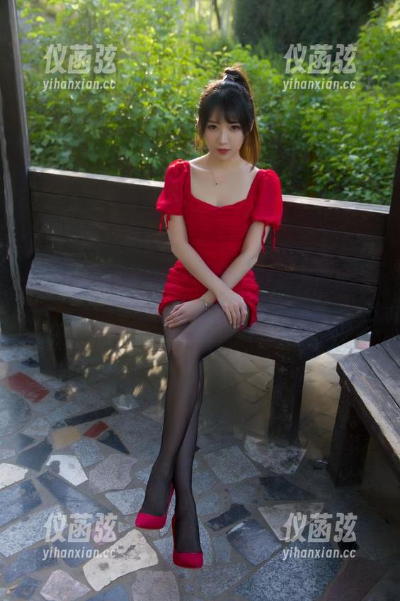 小女巫露娜在“深航”中浪荡，写真的乐趣究竟在哪里？