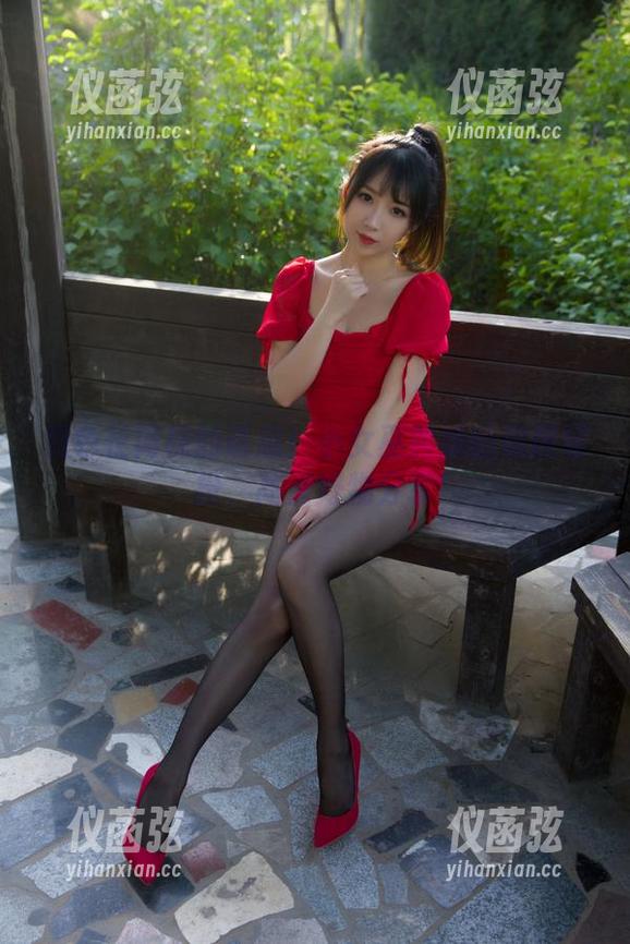 小女巫露娜 黑色长筒袜的诱惑!小女巫露娜的和服装扮,高清好物分享