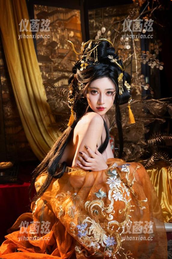 年年Nnian的蔡文姬图册，是我每天都想翻的“宝典”，每一页都拆得小心翼翼。