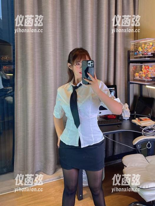 微密圈 - 图包新人张思允nice带你玩转烈焰玫瑰房车，这下载的意义……我也搞不懂。