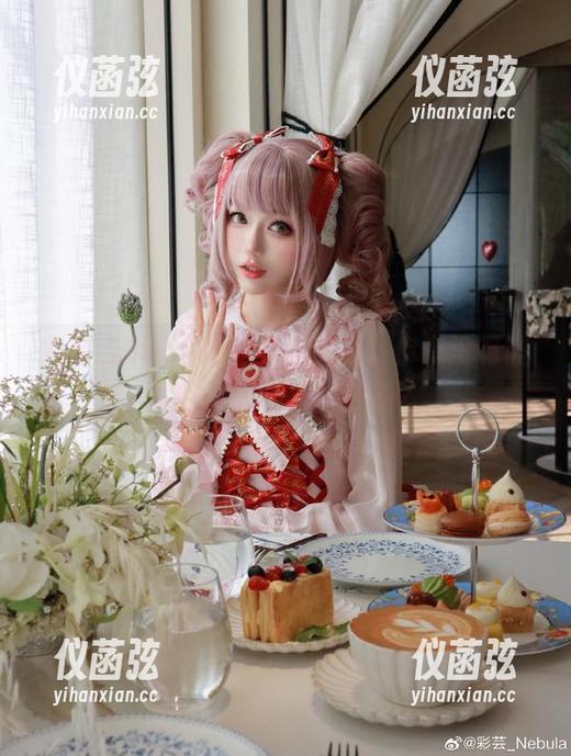 彩芸_Nebula的美足图集，你有没有被宅在家里的双脚打动？
