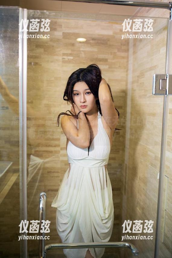 推女郎 - 原图见证了易阳在天台上的日常，最后又被我给搞成套图了，哈哈。