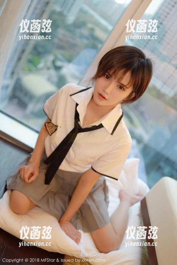 模范学院 - 栗子Riz这身旗袍在线，转身一瞬，美图抢镜要不要？