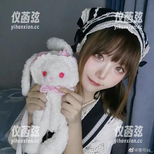 本以为是制服画风，结果洛可ss的作品给我心里添了撩，却也不知道是不是该下载。