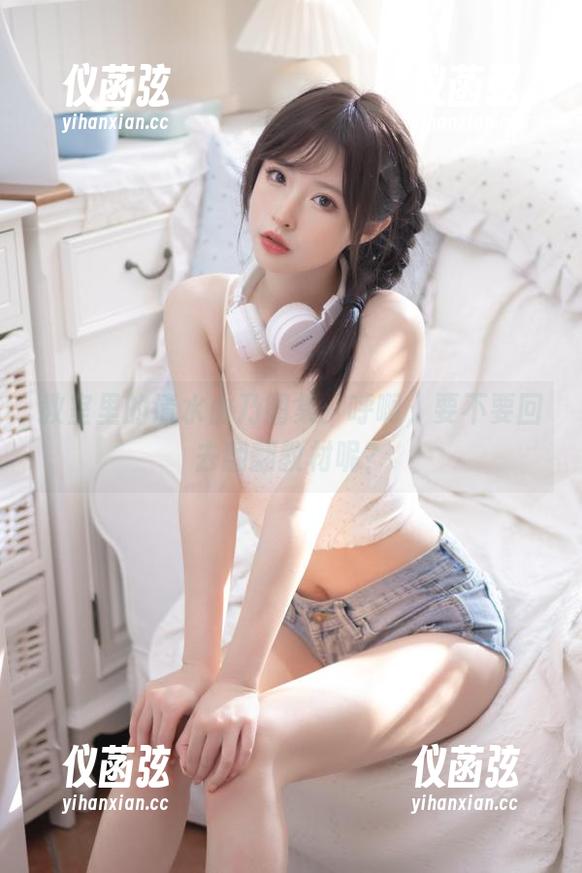 教室里的清水由乃图集：呼啊，要不要回去翻翻教材呢？
