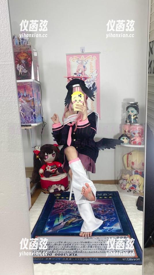 有趣的对白？白栎Shirly的私人写真在天台多少有点小调皮。