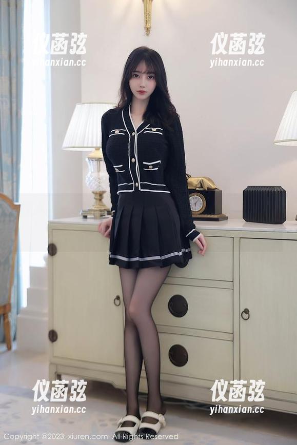 秀人网 - Carol周妍希的“甜心”作品，分享给我这颗蠢萌的心吧