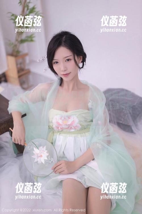 秀人网 - Manuela玛鲁娜短裙精选图集：我明明是来欣赏的，为什么居然会有些心乱？！