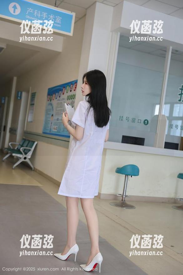 秀人网 - 挑战泳衣：晓梦may精选写真集，别让衣服把你压得喘不过气！