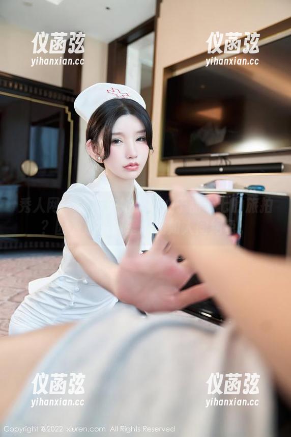 秀人网 - 为何夫如此倾心于甜七七的旅拍？因为那高清壁纸宛如人间绝色。