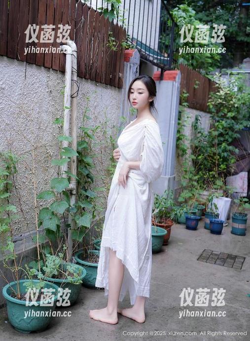 秀人网 - 静颜宁的牛仔裤套图，几乎让我想要效仿，不过我知道我不行。