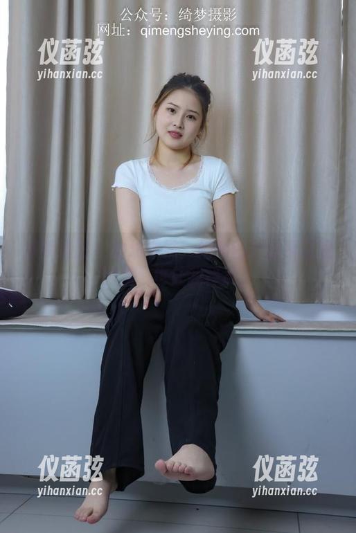 绮梦摄影-幼幼 绮梦摄影 - 幼幼学妹:她的图片分享让我困惑,也让我释然。