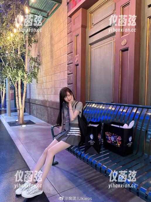 要是腐团儿Ikaros把机械纪元搬进现实，那她的最新Cos应该是这种风