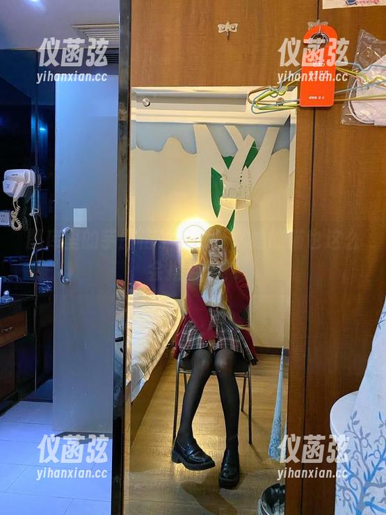 图库里的芋圆侑子，为什么她的猫也这么会摆姿势？