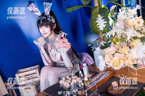 露儿大魔王 露儿大魔王的高清死库水,下载后让人想念那个妖娆的夏天!