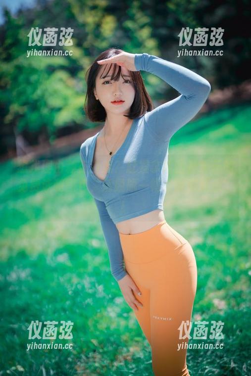 想找理由赖在沙滩？赶紧拿韩国孙乐乐的免费泳装图包，活脱脱一幅‘度假插画’！