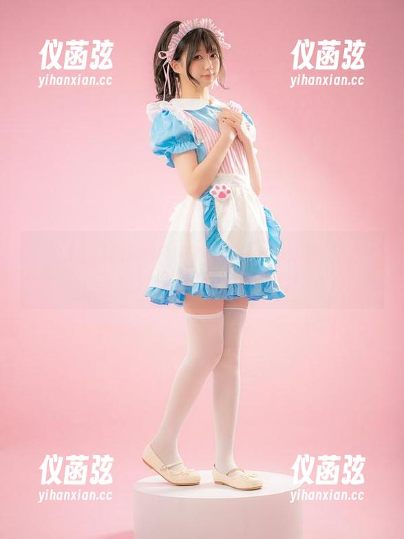 校服上的魔物喵nigisa，真的很高清，想不想把这壁纸设成头像？