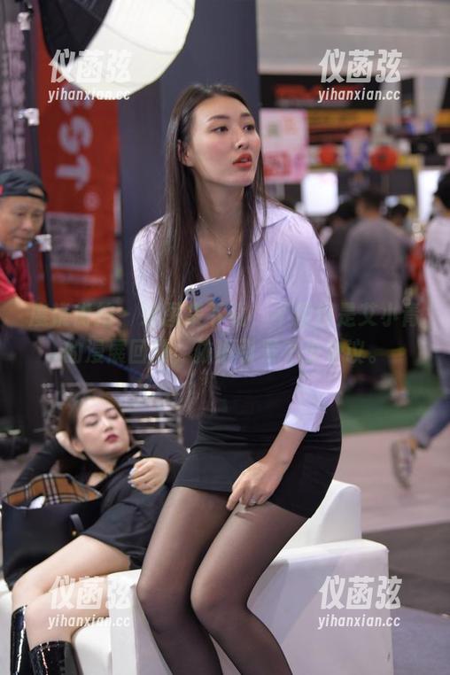 魔镜街拍-艾小青 魔镜街拍 - 这图集下载,不仅仅是艾小青的漫展回顾,依旧引发不少争议。