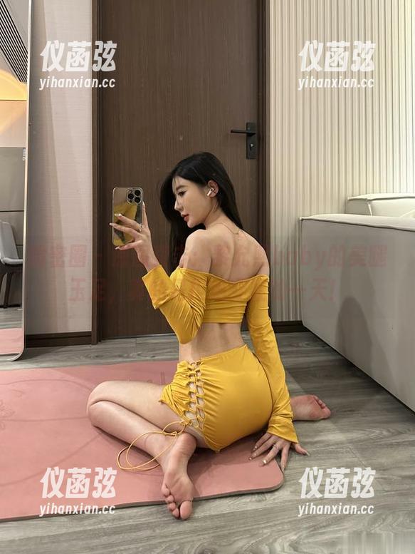 微密圈 - 原图直击：黎允熙baby的美腿玉足，真的是拒绝穿鞋的一天！