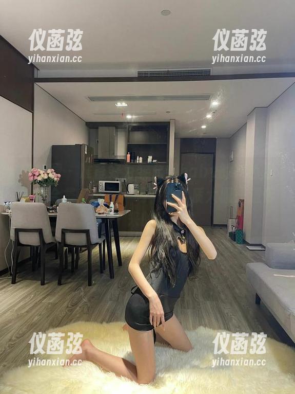 黎允熙baby 微密圈 - 准备好为黎允熙baby的灰色后妈裙合集‘心疼’吗?那气质大概是遗传来的!